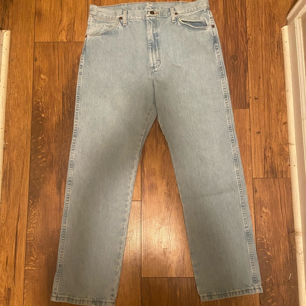 Mens light washed wrangler jeans